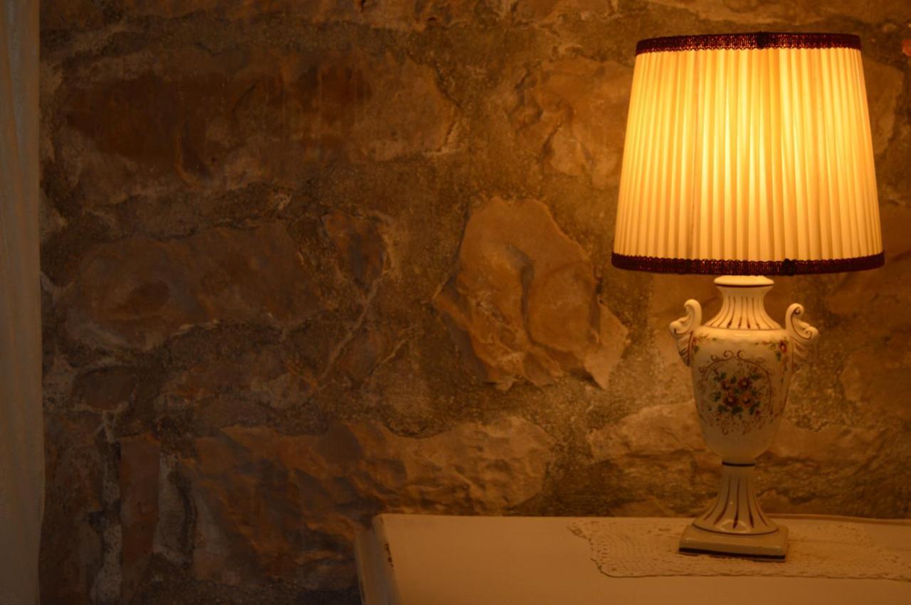 Villa Visilo Stone House à Pucisca Extérieur photo