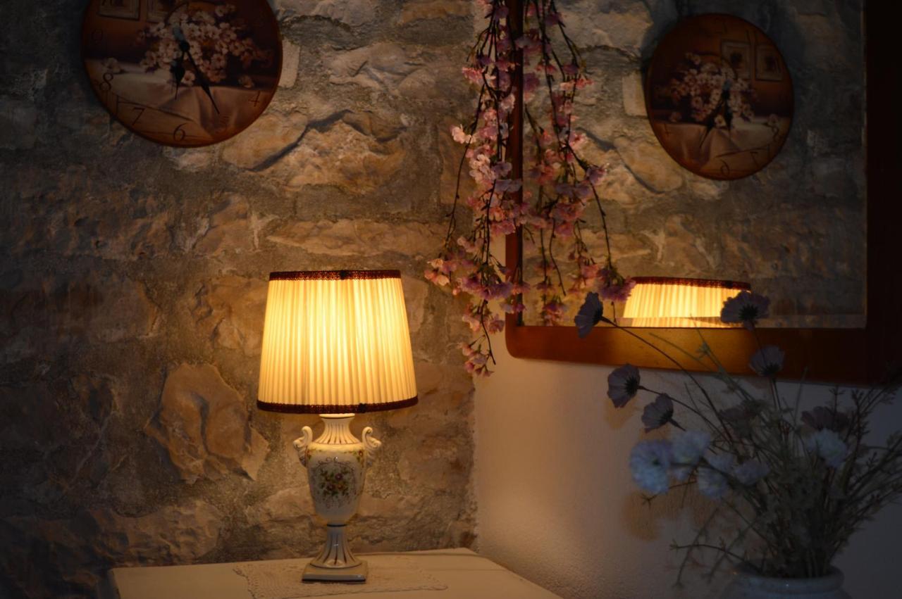 Villa Visilo Stone House à Pucisca Extérieur photo