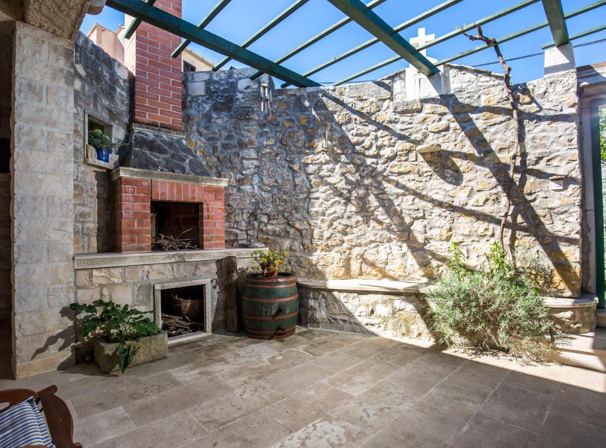 Villa Visilo Stone House à Pucisca Extérieur photo