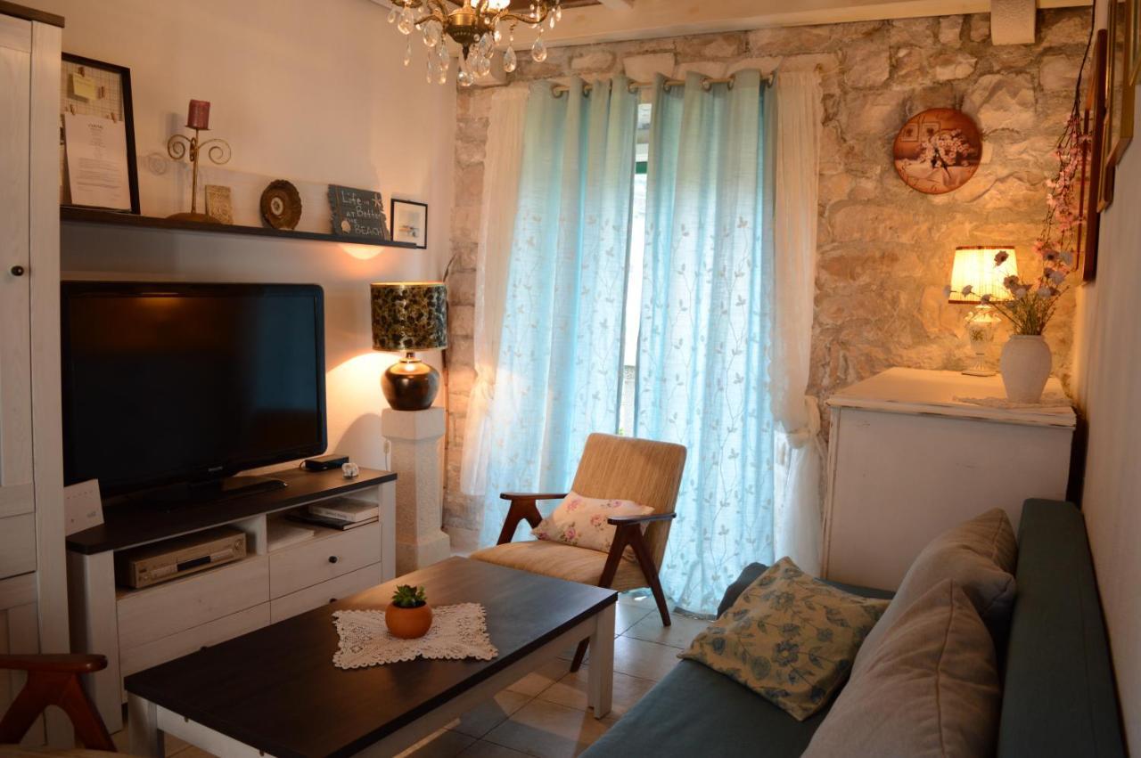 Villa Visilo Stone House à Pucisca Extérieur photo