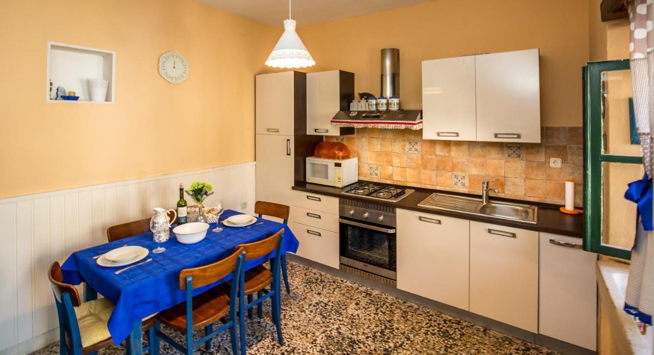 Villa Visilo Stone House à Pucisca Extérieur photo