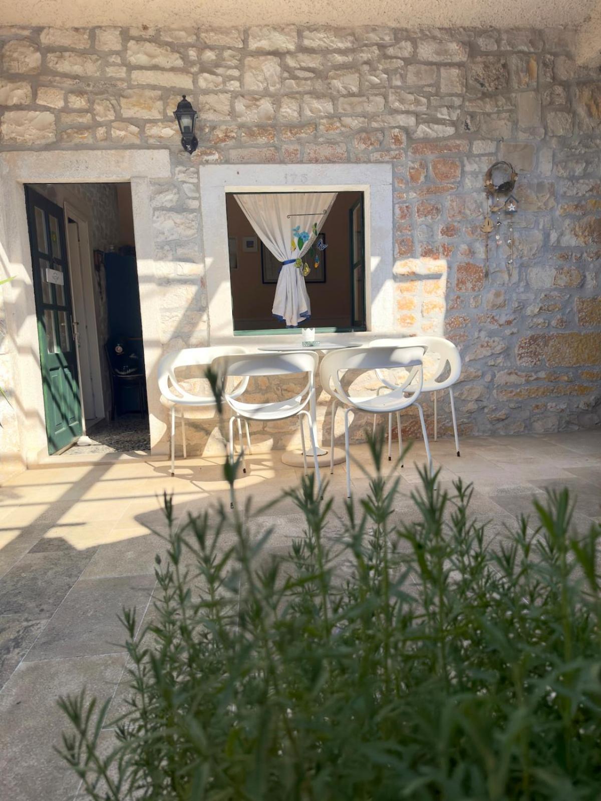 Villa Visilo Stone House à Pucisca Extérieur photo