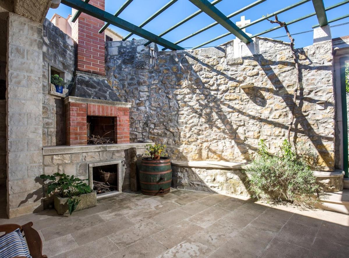 Villa Visilo Stone House à Pucisca Extérieur photo